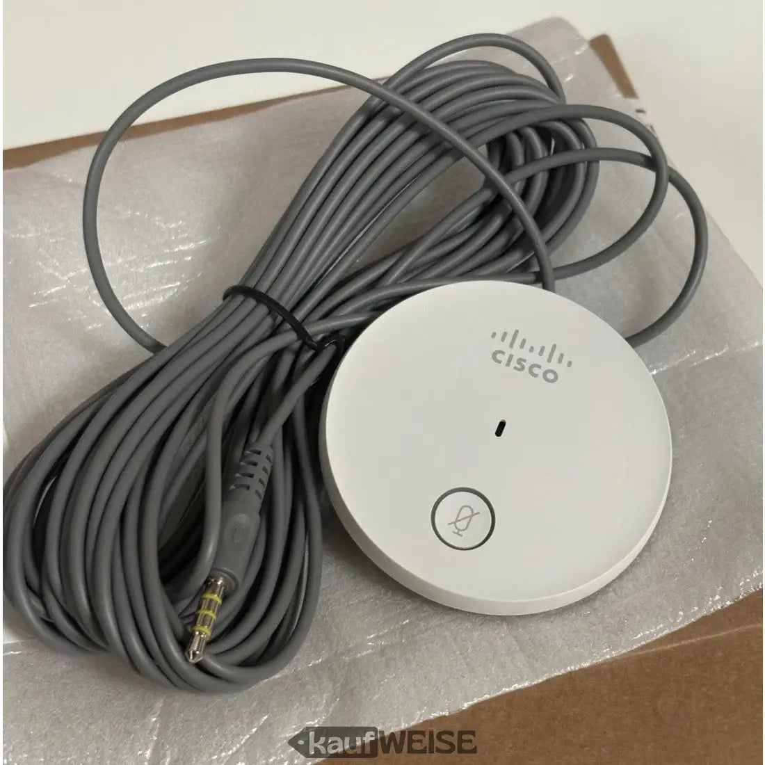Weißes Cisco Tischmikrofon mit Mute-Taste, langem Kabel und 3.5mm Stecker